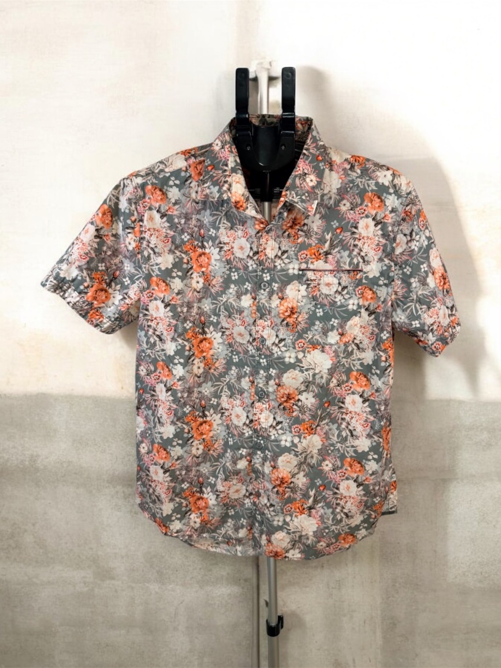 7 Diamonds Floral Short Sleeve Button Up Shirt Size M